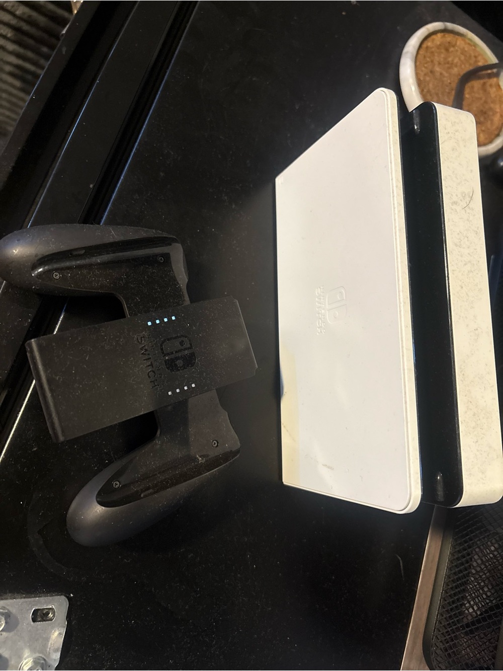 Nintendo Switch with all equipment - Picture 3 of 4